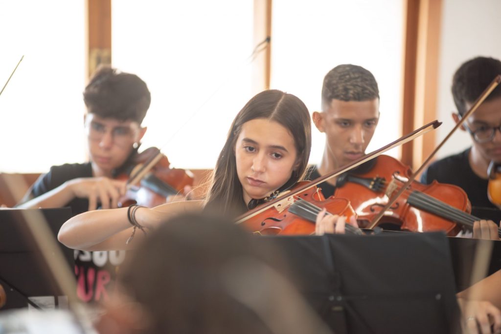 DM e Guri firmam parceria para oferecer oficinas musicais em São José dos Campos