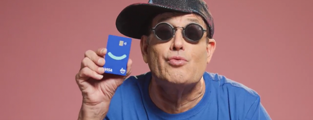 Sérgio Mallandro protagoniza campanha de marketing da DM