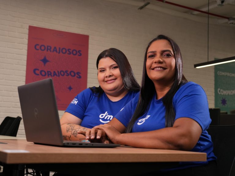 DM e Prosper Digital Skills firmam parceria para capacitação profissional feminina em IA